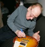 2005-06_LesPaul_90th_Bday/les.signing.6.20.05